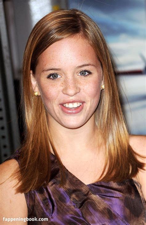 Jul 31, 2020 · Ryann Shane Wiki Bio. Ryann Shane is a famous American actress known for her great contributions to the entertainment industry. She is best known for her memorable role as Daniella Leary in the TV drama series Lights Out in the year 2011. Ryann Shane was born on July 5, 1993, in America. 